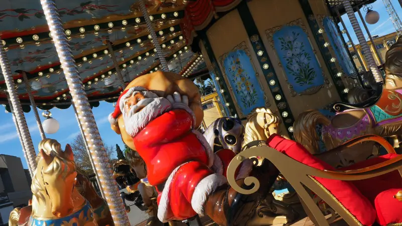 Papa Noel en carrusel navideño